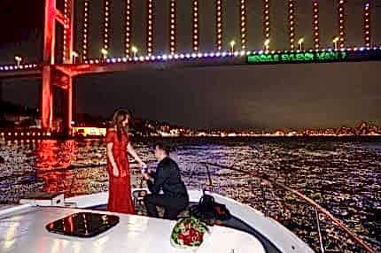 İstanbul özel tekne kiralama Boğaz turu