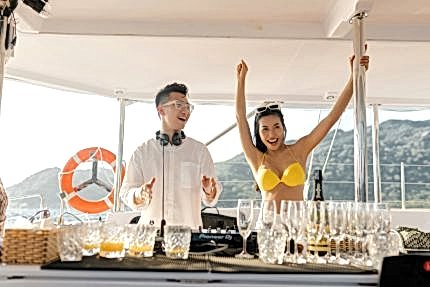 İstanbul özel tekne kiralama Boğaz turu